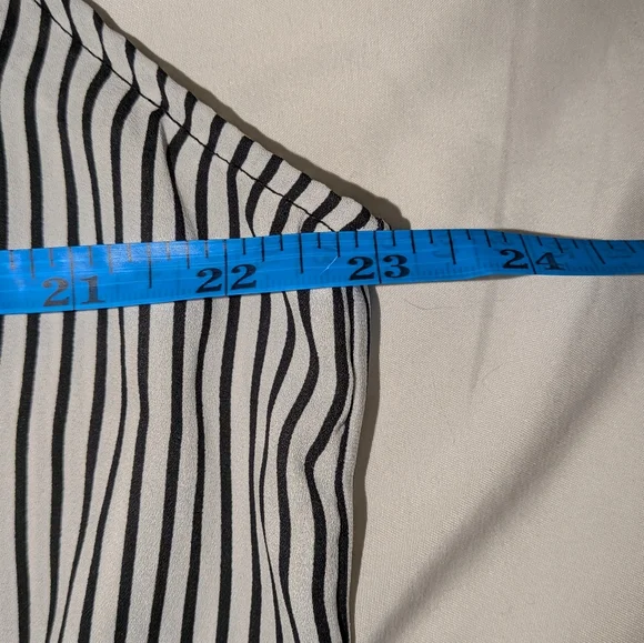 L/XL Ann Taylor Black and White Striped Blouse - Picture 4 of 4